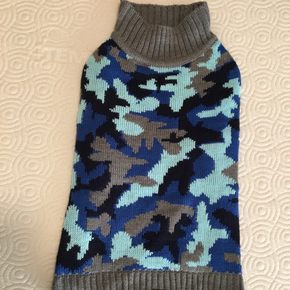 Doggy Hotel blue camo Dog sweater size M